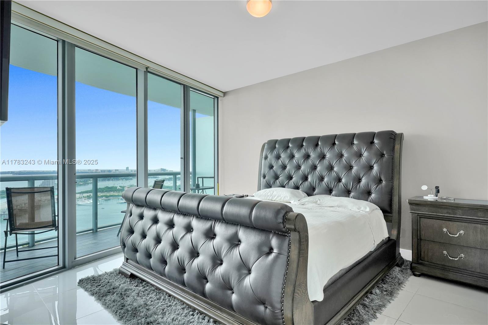 888 Biscayne Blvd #4212, Miami FL 33132