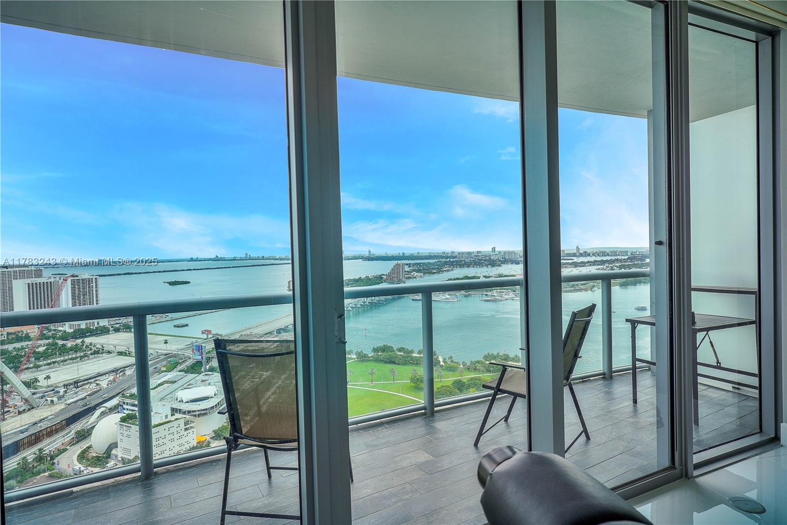 888 Biscayne Blvd #4212, Miami FL 33132