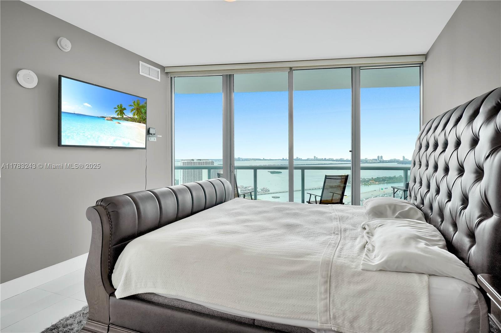 888 Biscayne Blvd #4212, Miami FL 33132