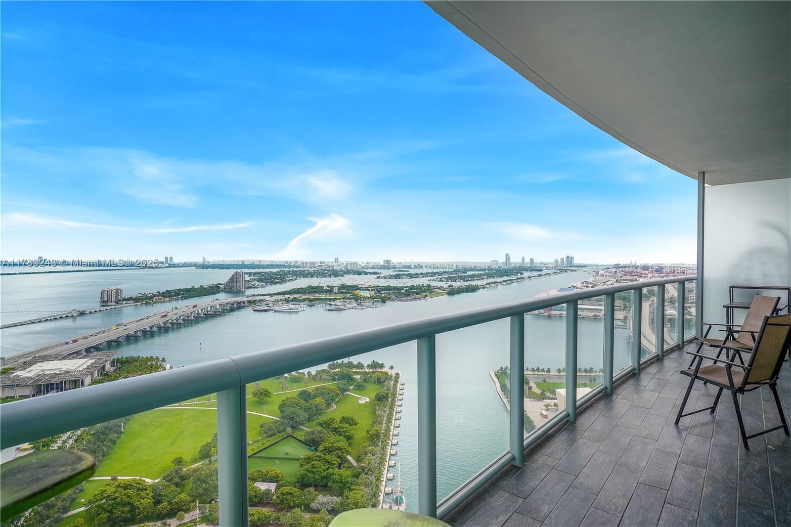 888 Biscayne Blvd #4212, Miami FL 33132