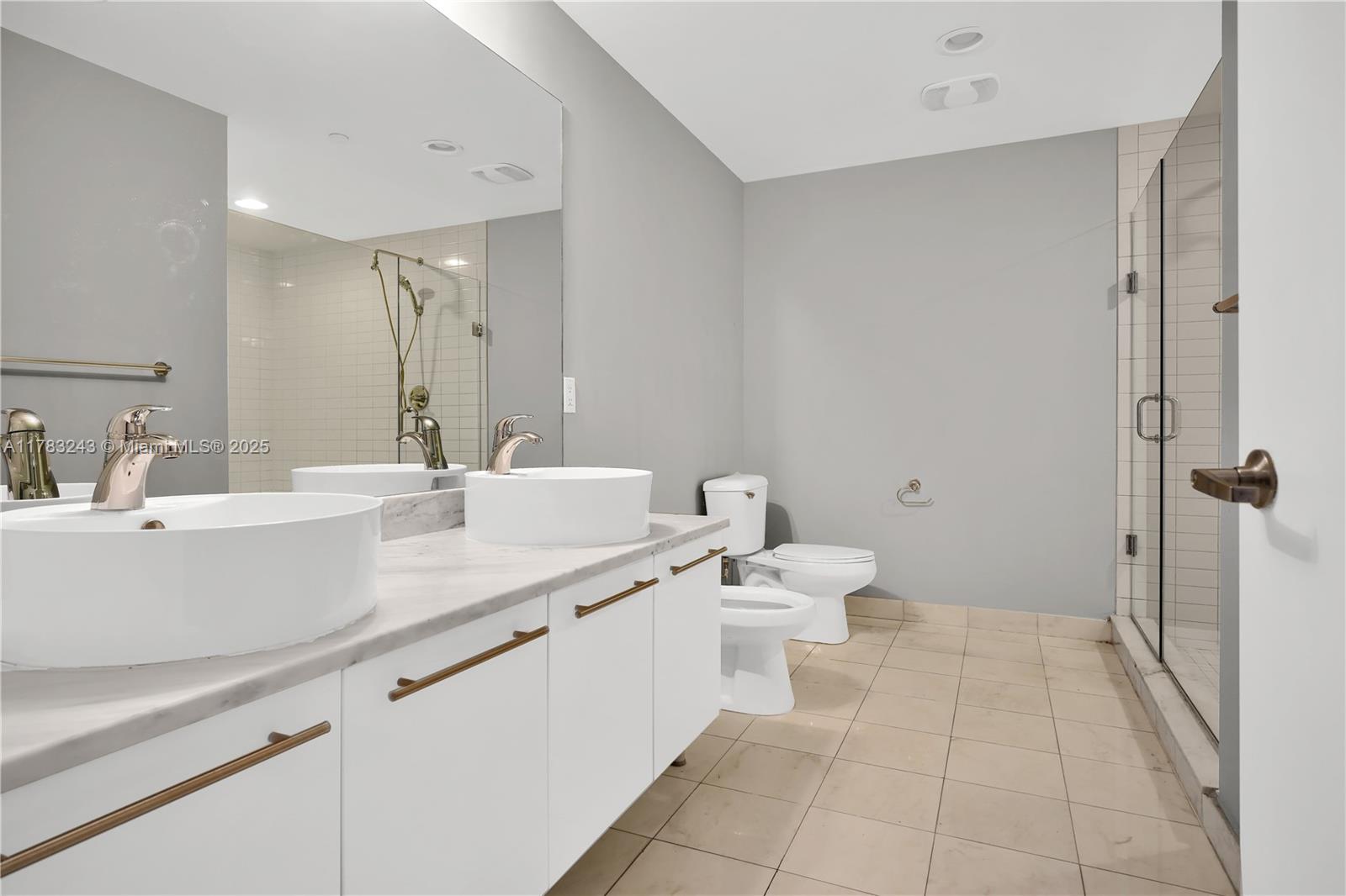 888 Biscayne Blvd #4212, Miami FL 33132