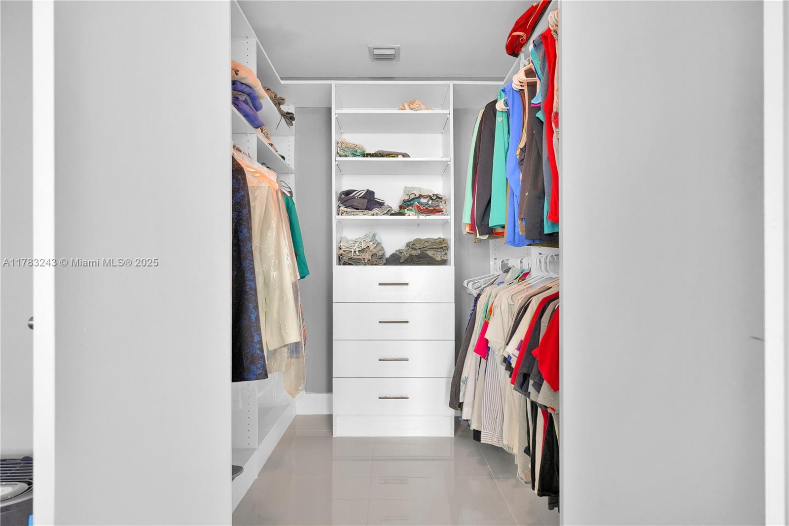 888 Biscayne Blvd #4212, Miami FL 33132