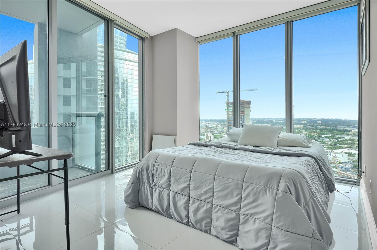 888 Biscayne Blvd #4212, Miami FL 33132
