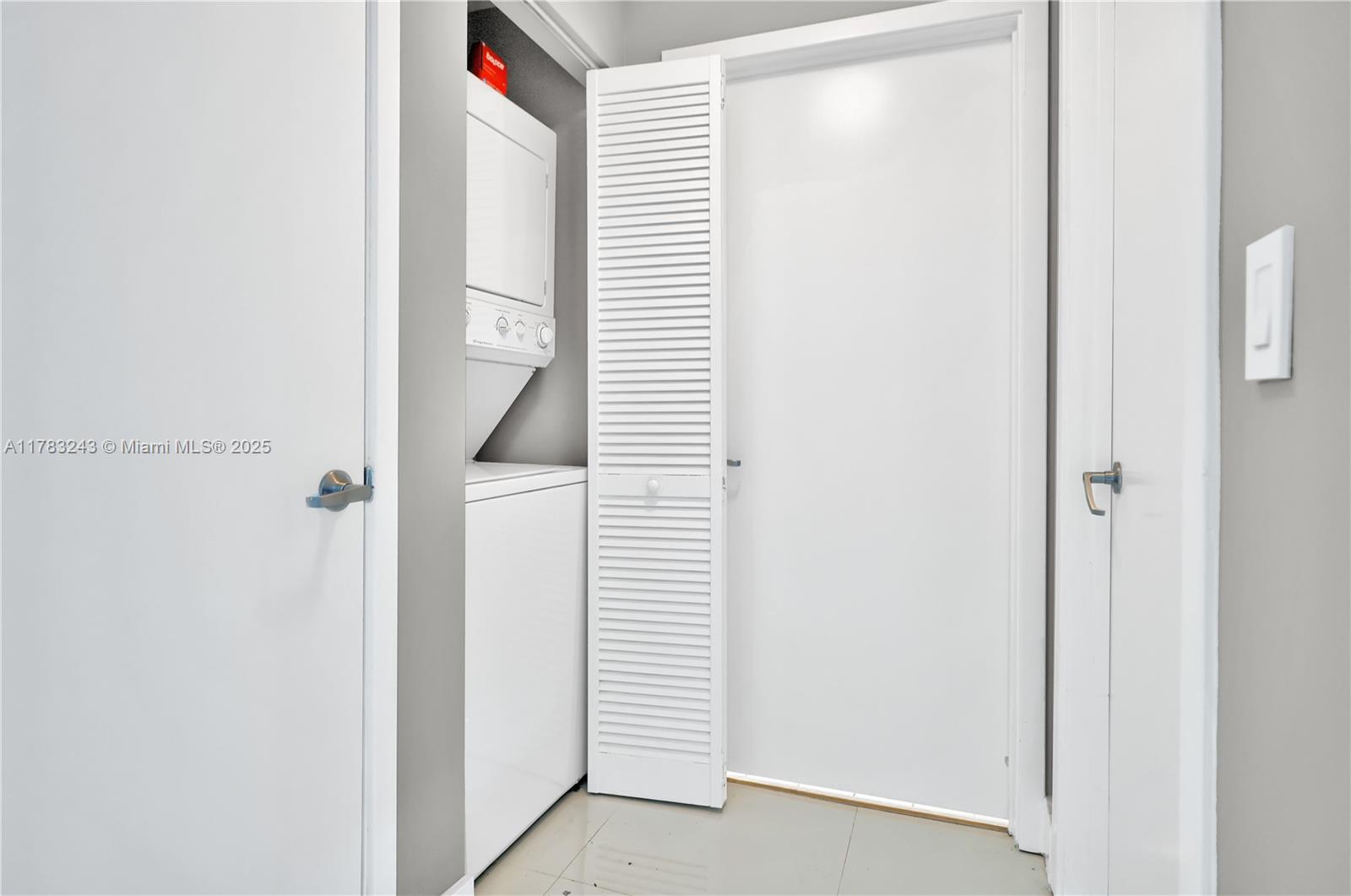 888 Biscayne Blvd #4212, Miami FL 33132
