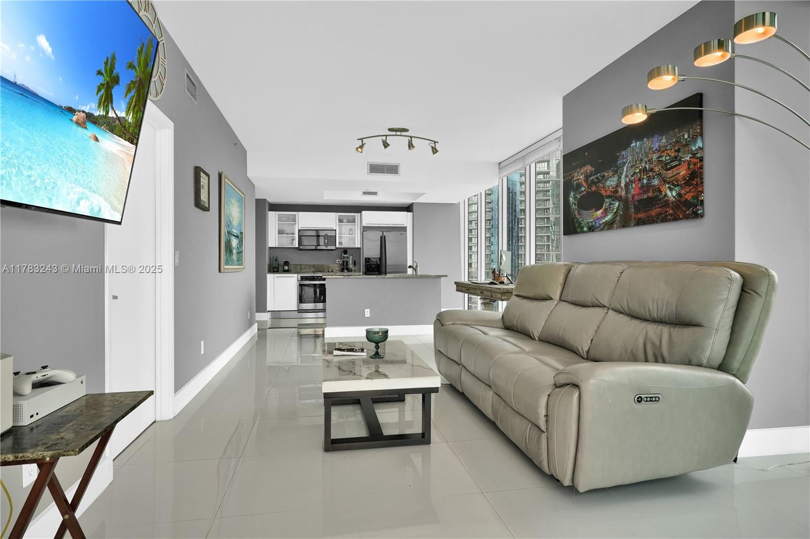 888 Biscayne Blvd #4212, Miami FL 33132