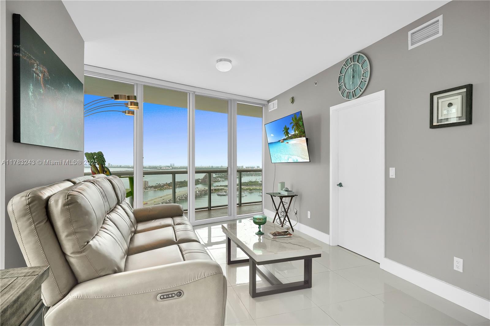 888 Biscayne Blvd #4212, Miami FL 33132