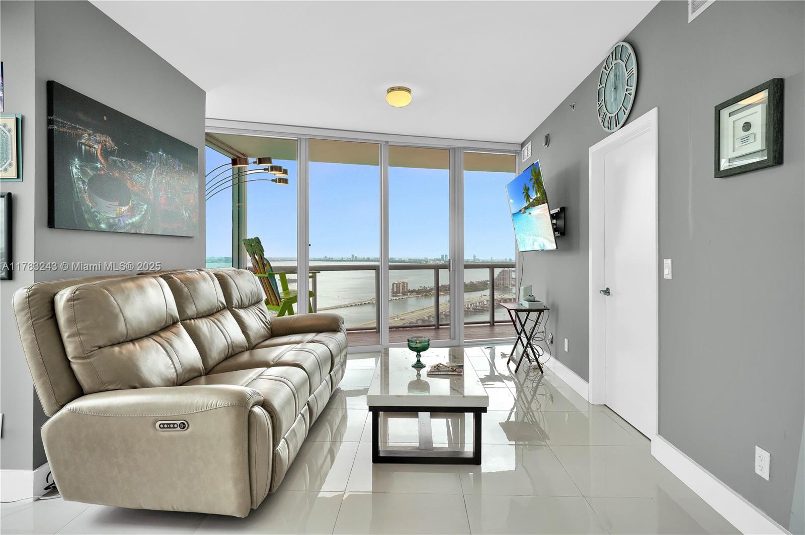 888 Biscayne Blvd #4212, Miami FL 33132