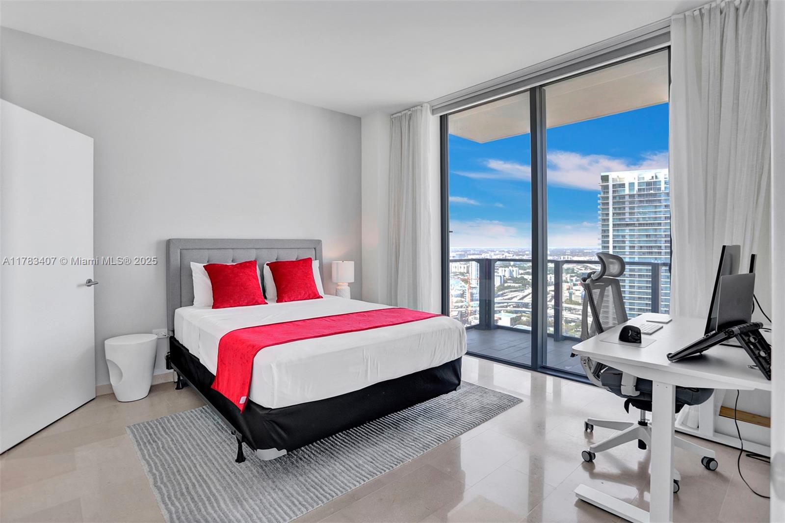 88 SW 7th St #3511, Miami FL 33130