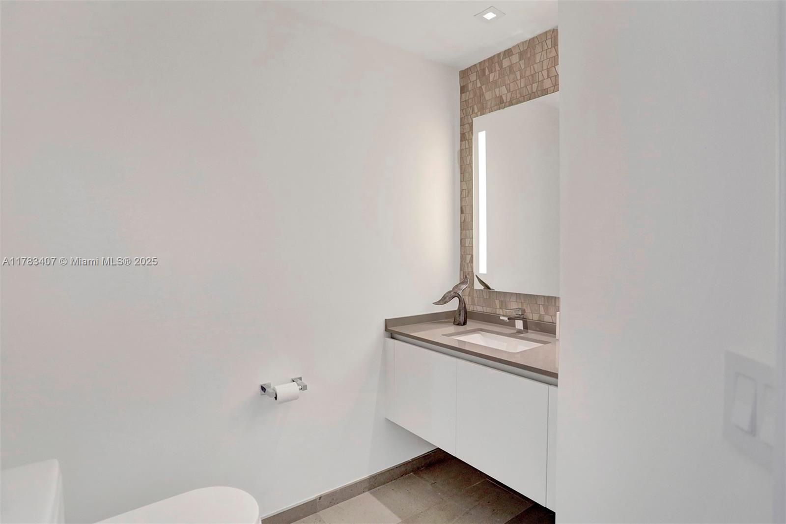 88 SW 7th St #3511, Miami FL 33130