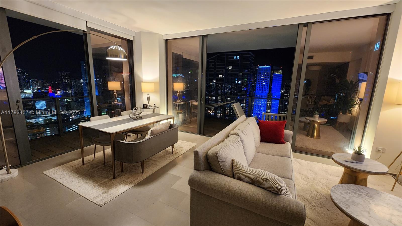 88 SW 7th St #3511, Miami FL 33130