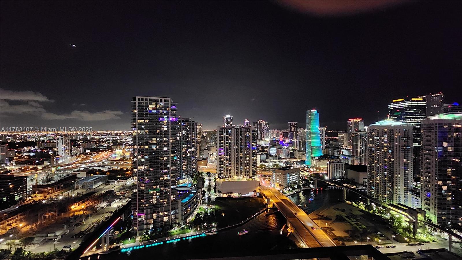 88 SW 7th St #3511, Miami FL 33130