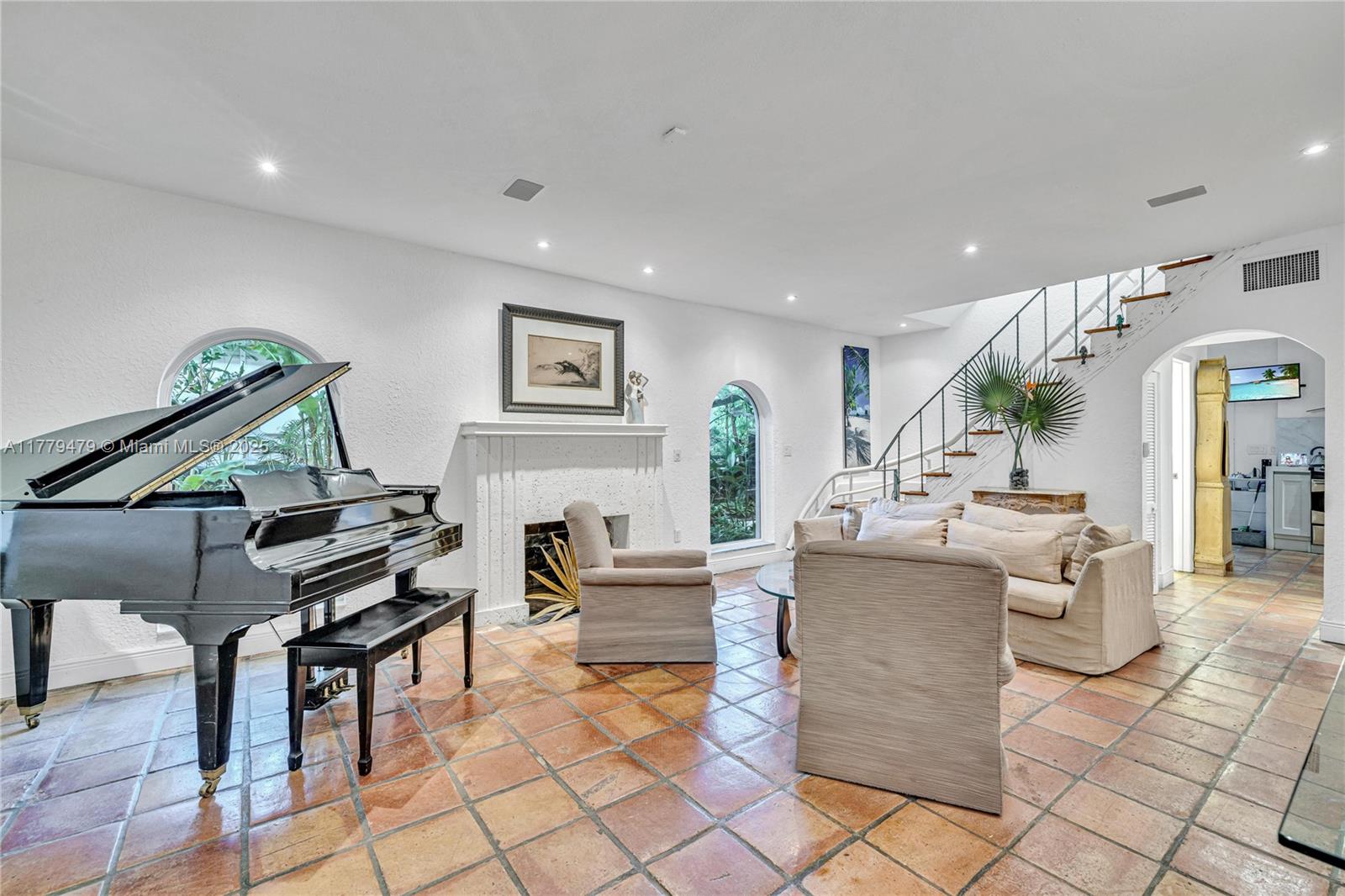 4515 N Bay Rd, Miami Beach, Florida image 3