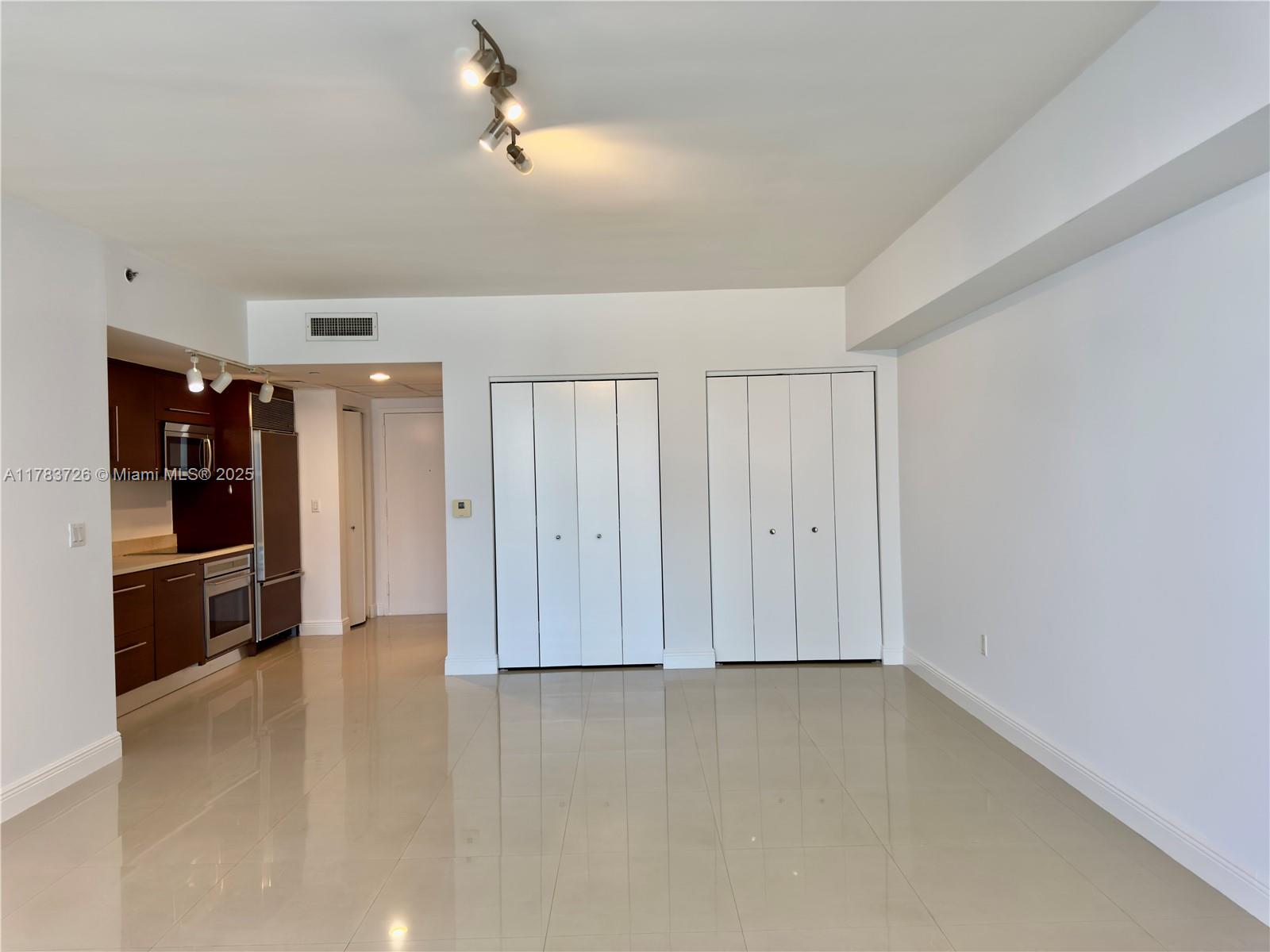 475 Brickell Ave #810, Miami FL 33131