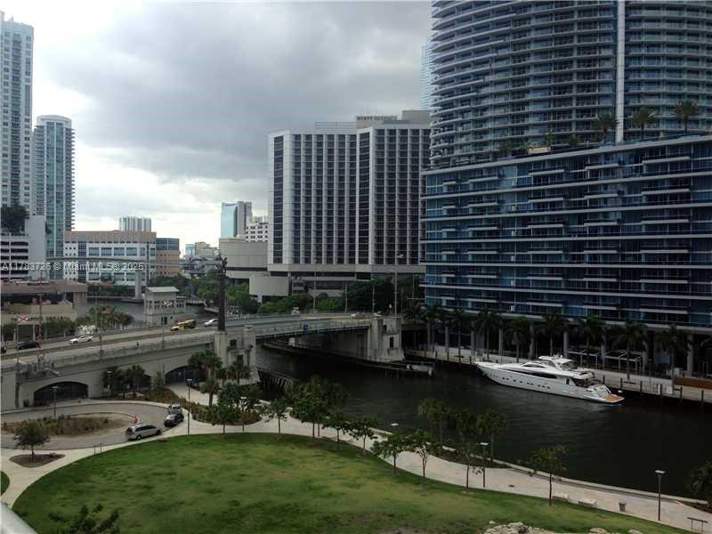 475 Brickell Ave #810, Miami FL 33131