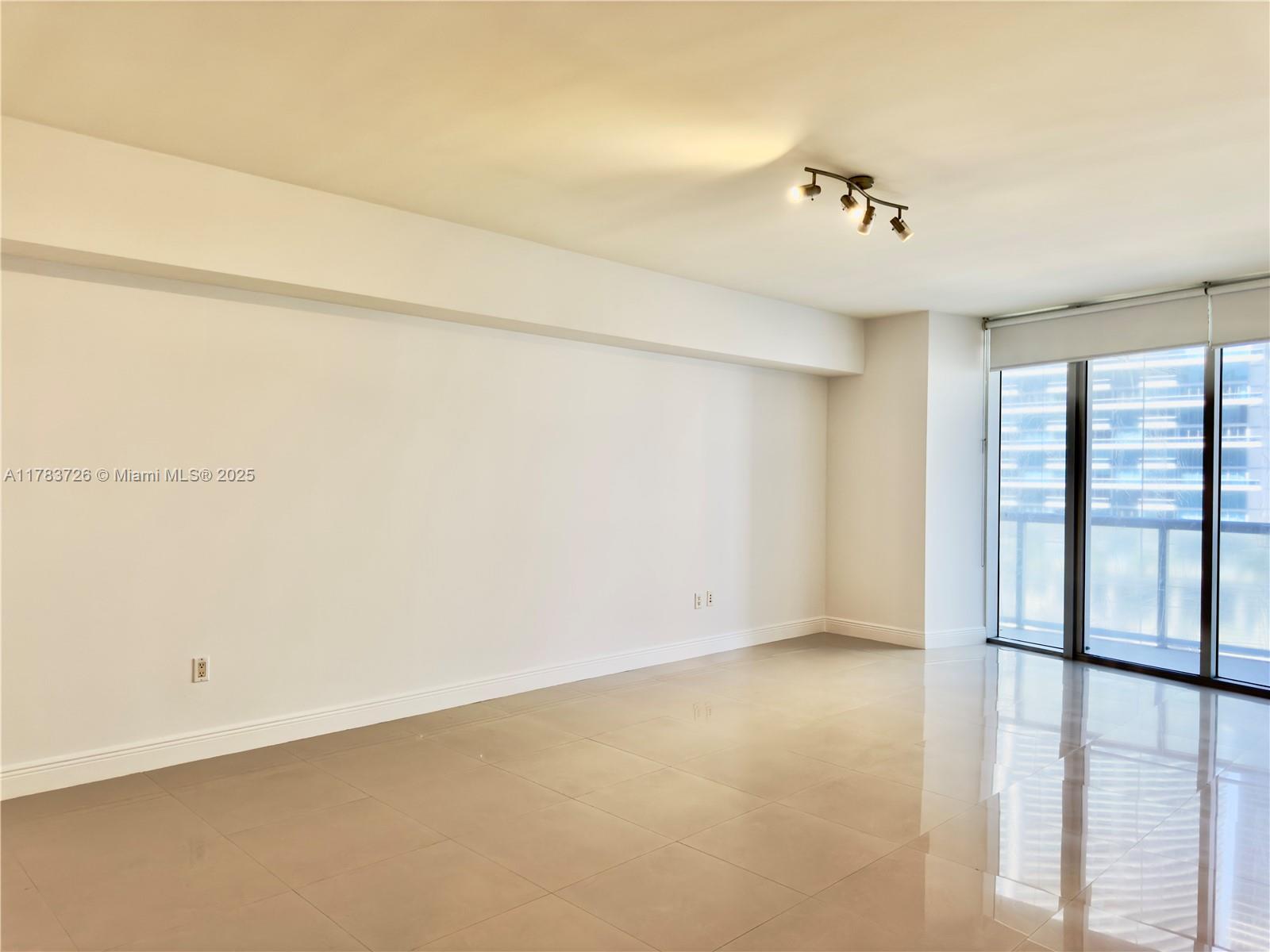 475 Brickell Ave #810, Miami FL 33131