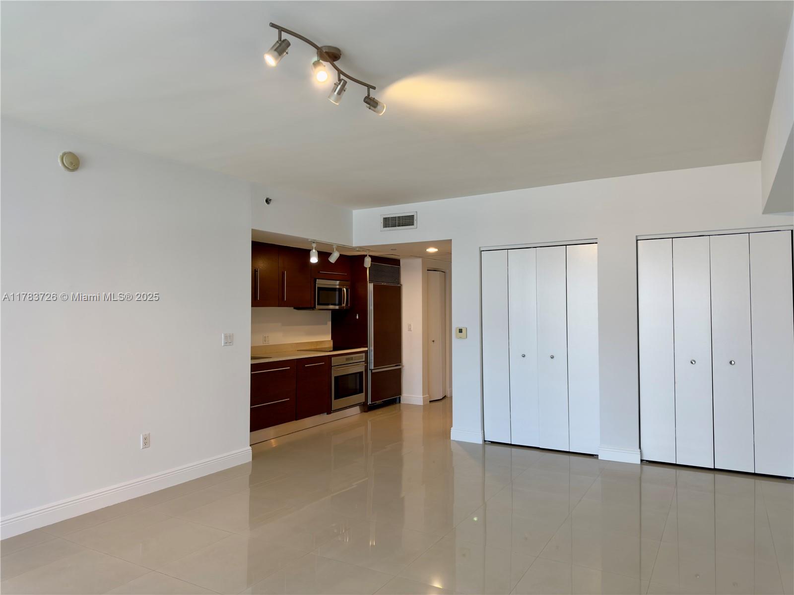 475 Brickell Ave #810, Miami FL 33131