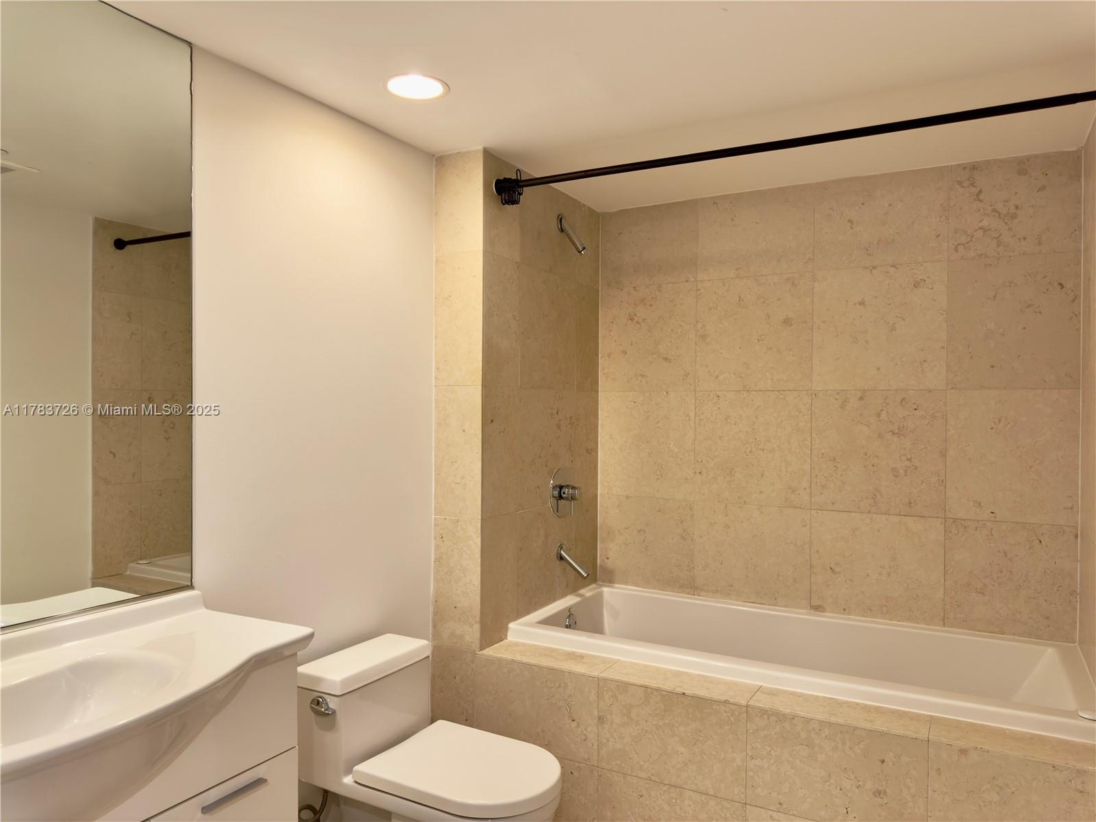 475 Brickell Ave #810, Miami FL 33131