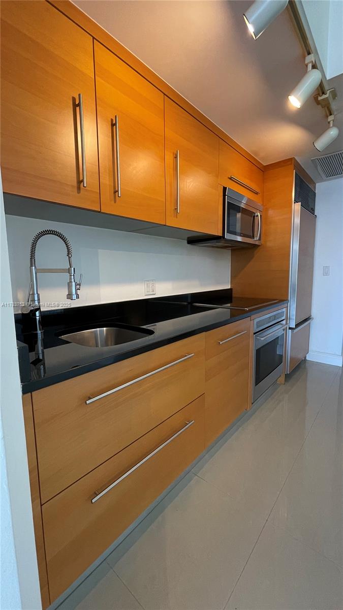 475 Brickell Ave #3810, Miami FL 33131