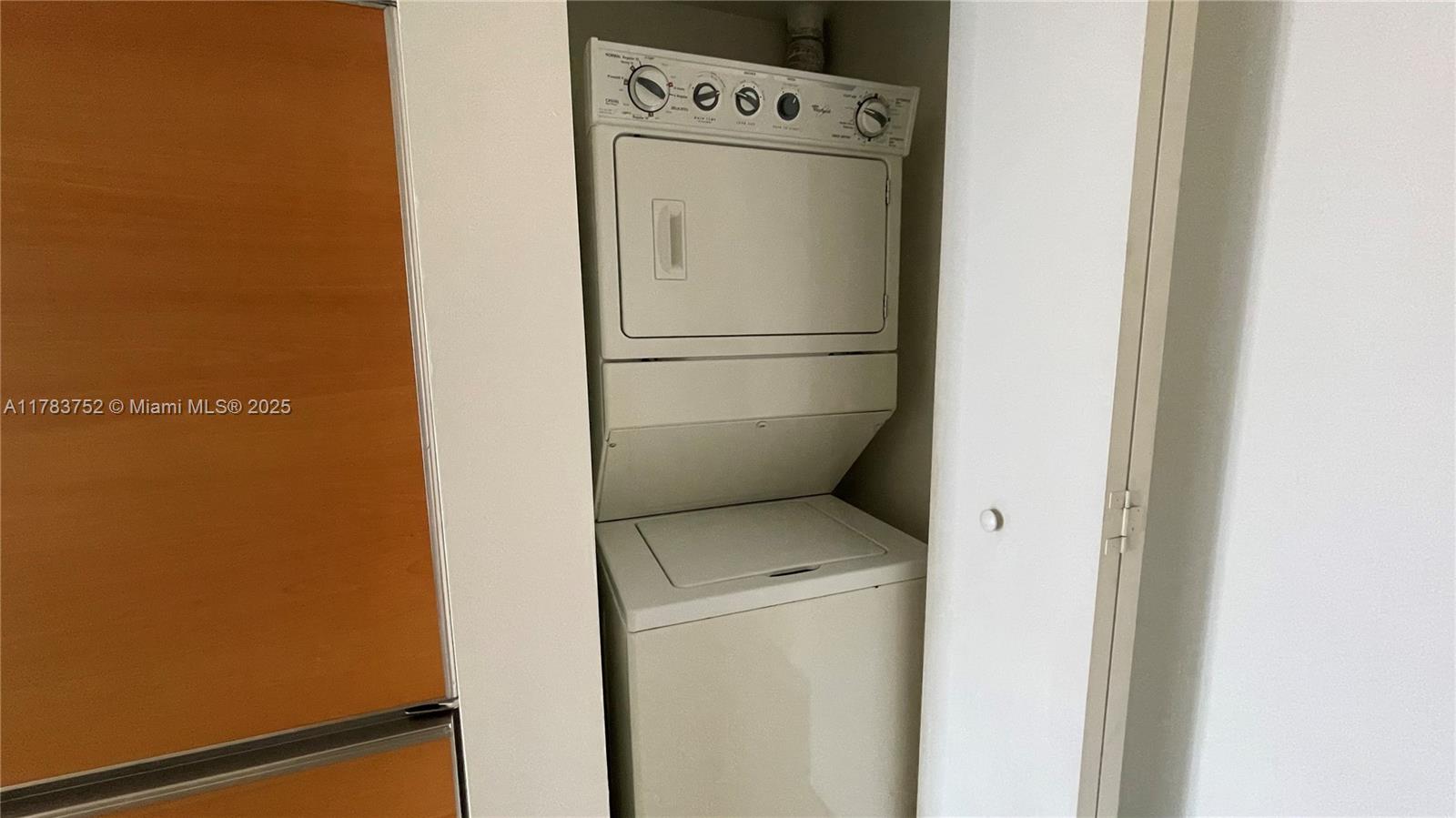 475 Brickell Ave #3810, Miami FL 33131