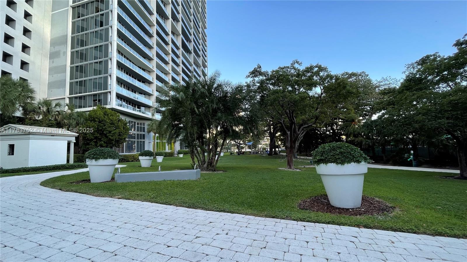 475 Brickell Ave #3810, Miami FL 33131