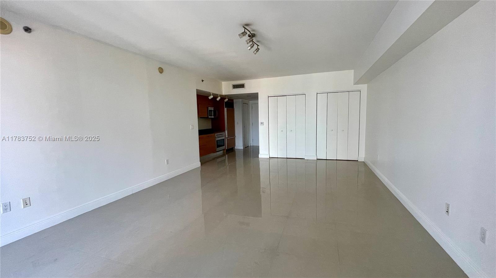 475 Brickell Ave #3810, Miami FL 33131