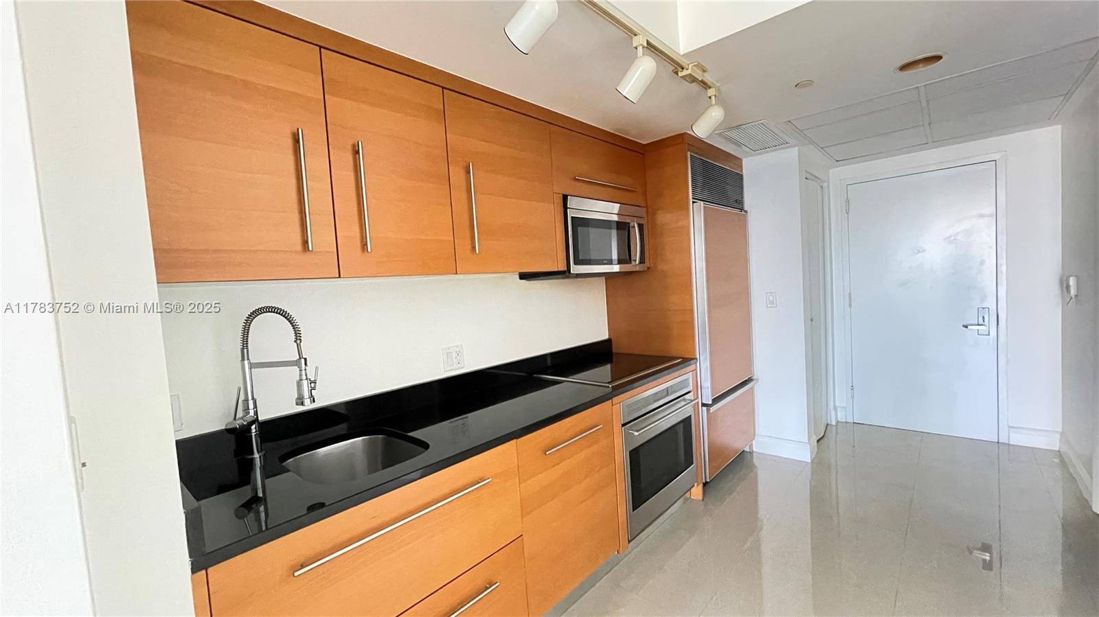 475 Brickell Ave #3810, Miami FL 33131