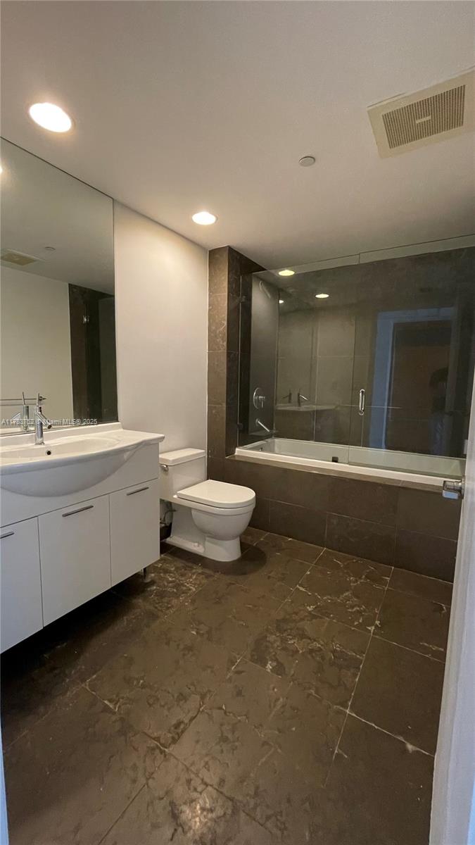 475 Brickell Ave #3810, Miami FL 33131