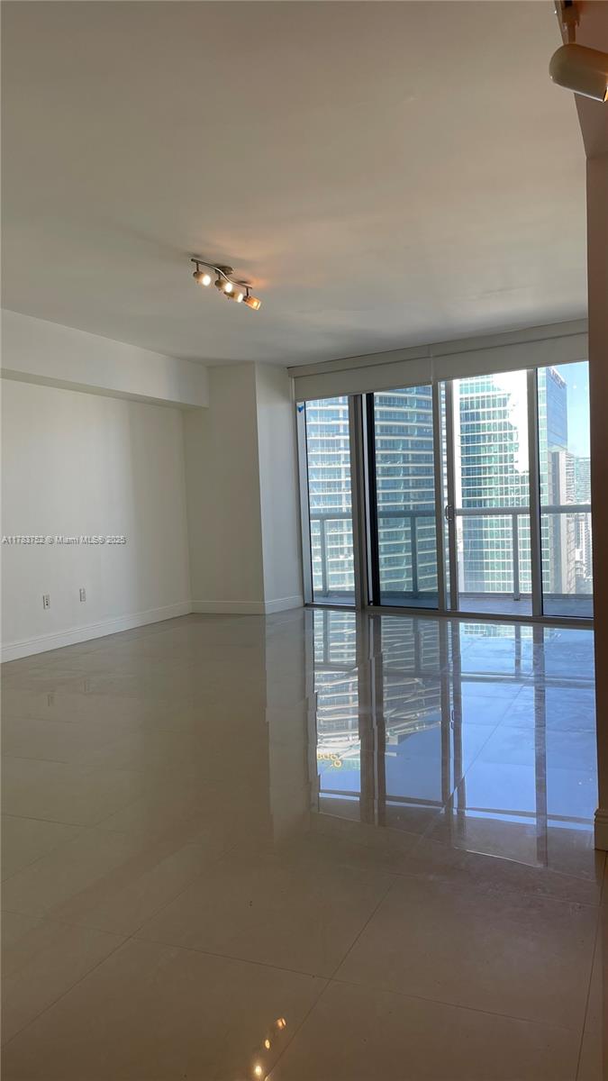 475 Brickell Ave #3810, Miami FL 33131