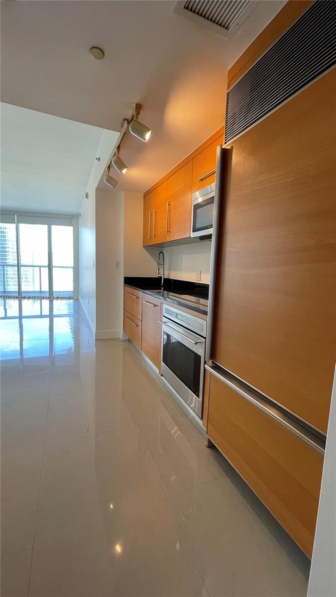 475 Brickell Ave #3810, Miami FL 33131