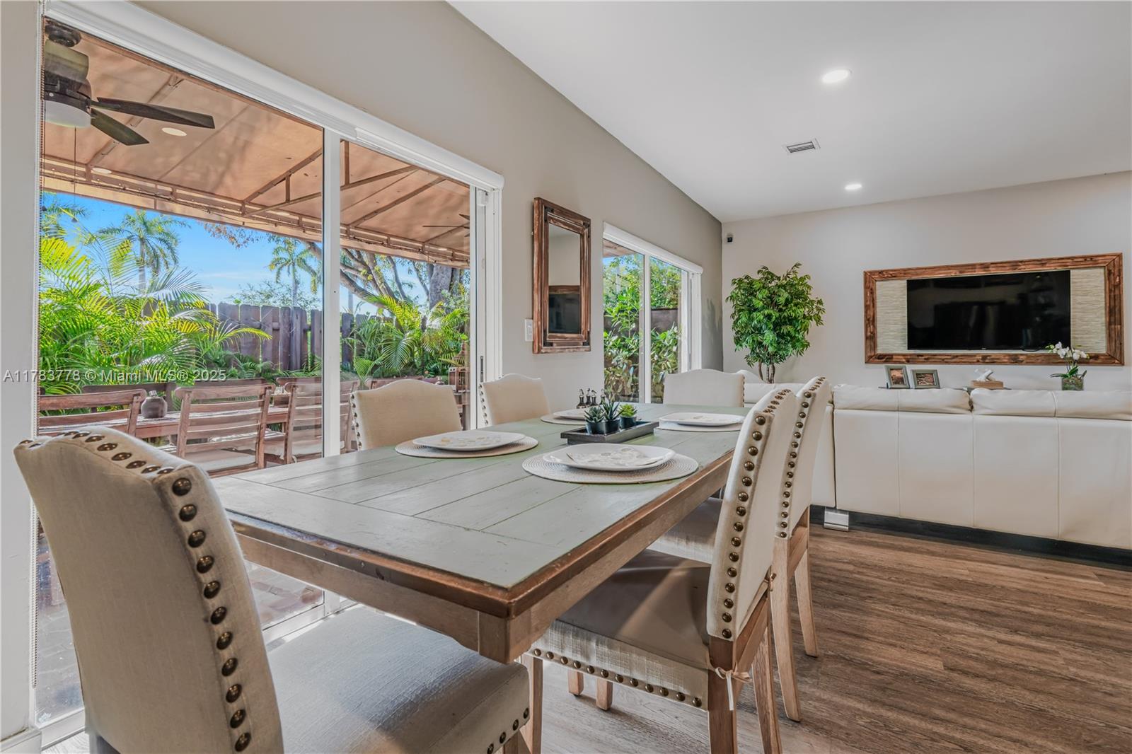 5926 NW 113th Pl, Doral, Florida image 9