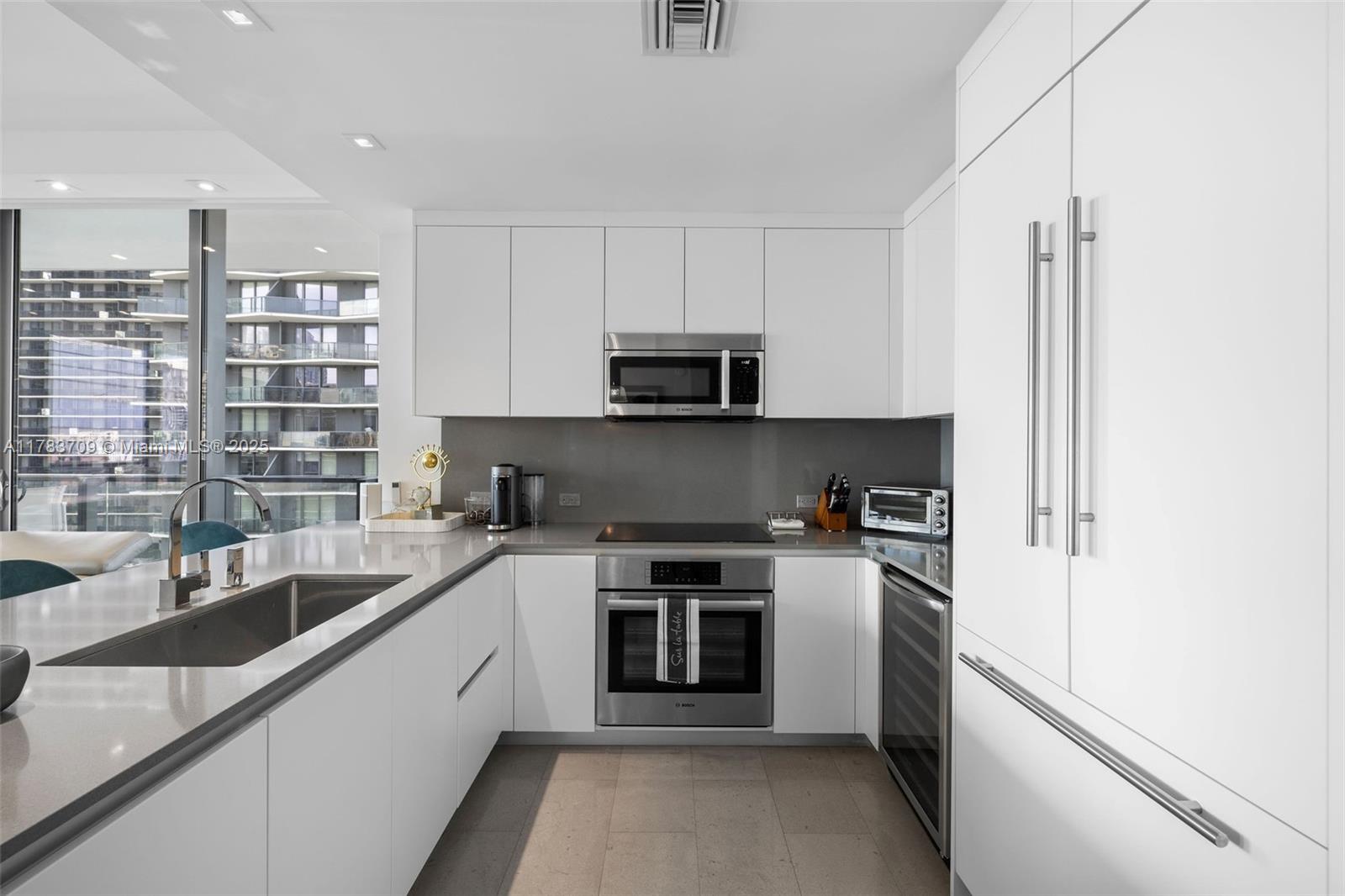 88 SW 7th St #1201, Miami FL 33130