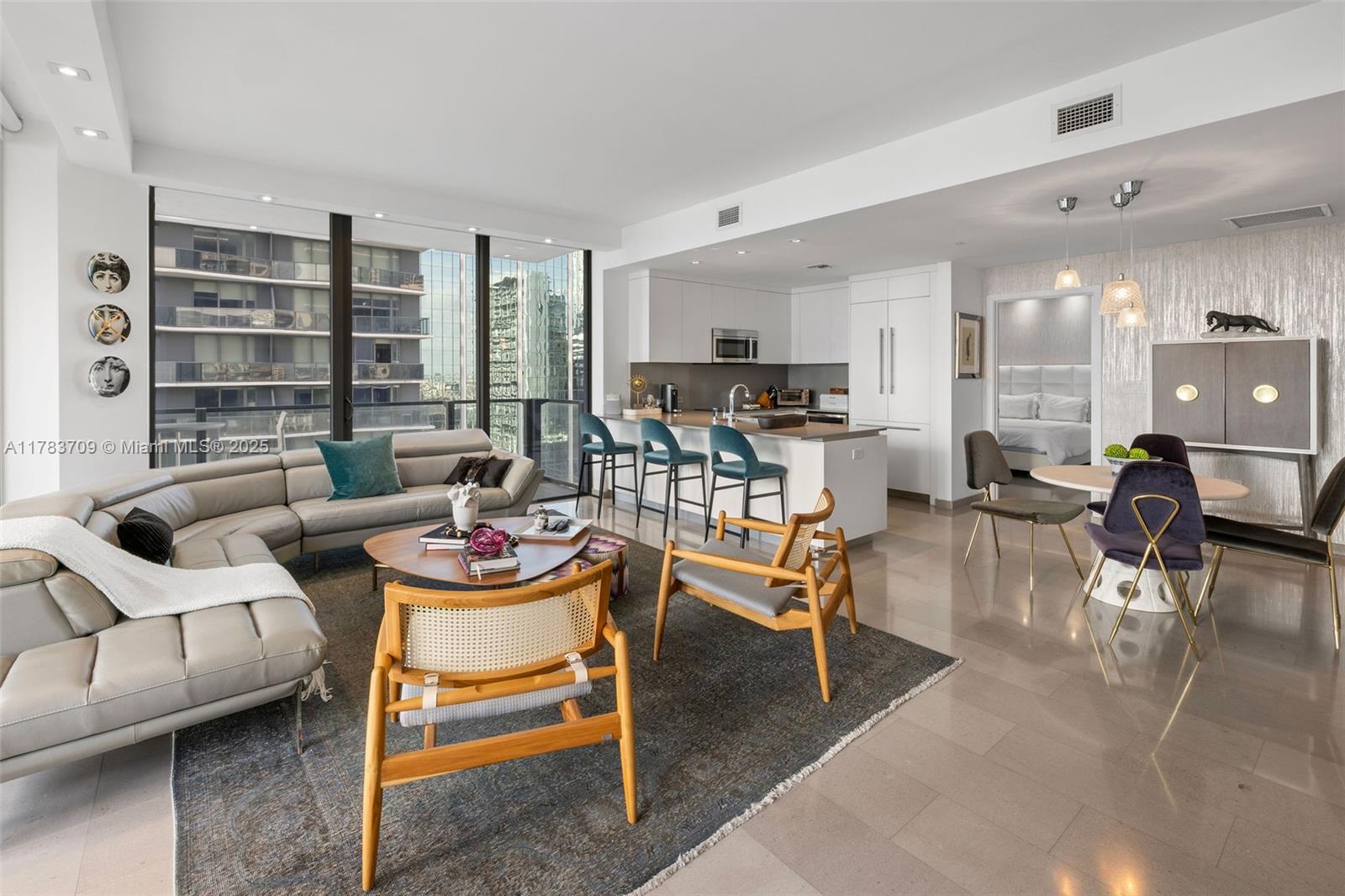 88 SW 7th St #1201, Miami FL 33130