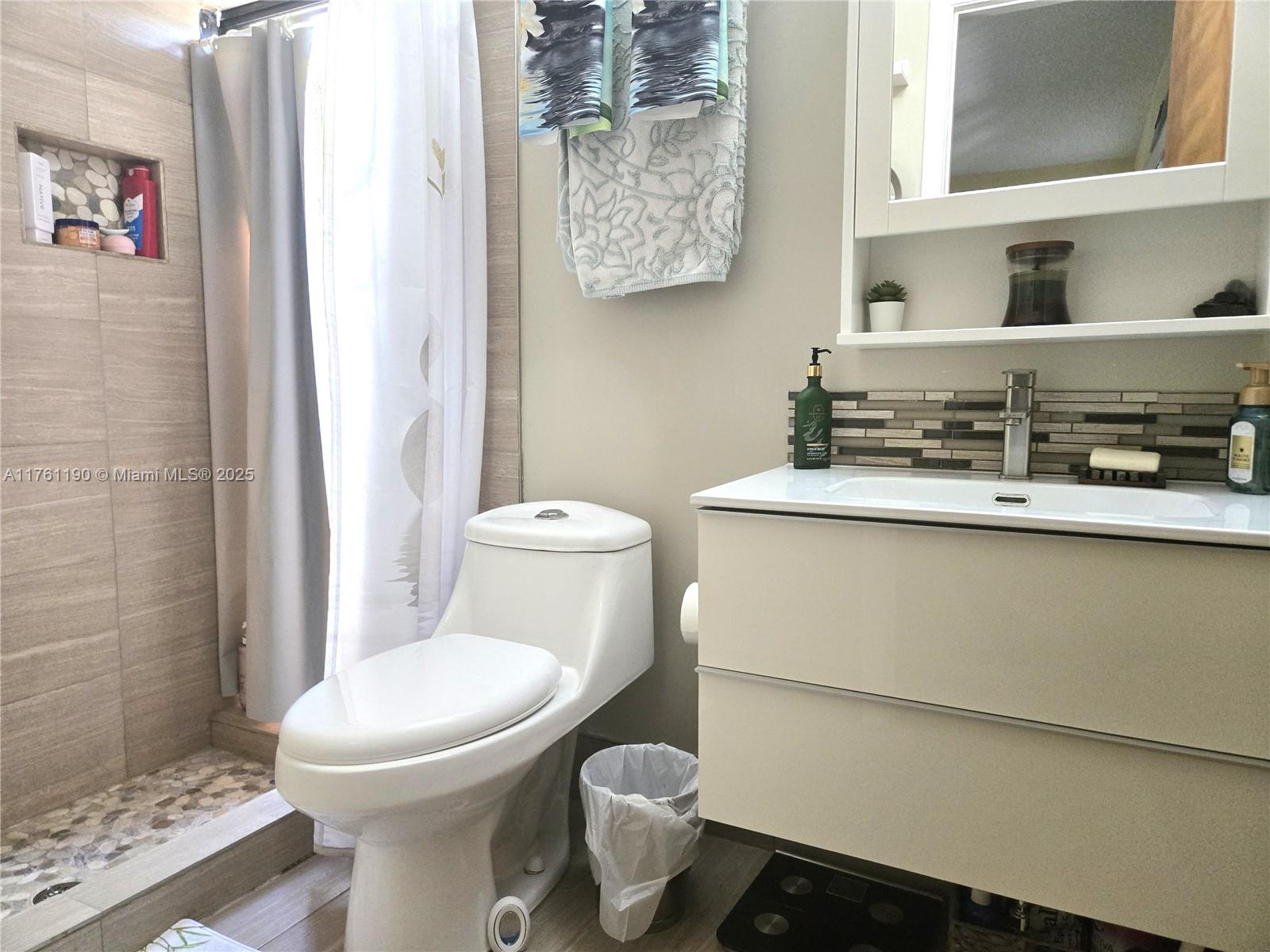 5180 NW 32nd St, Margate, Florida image 17