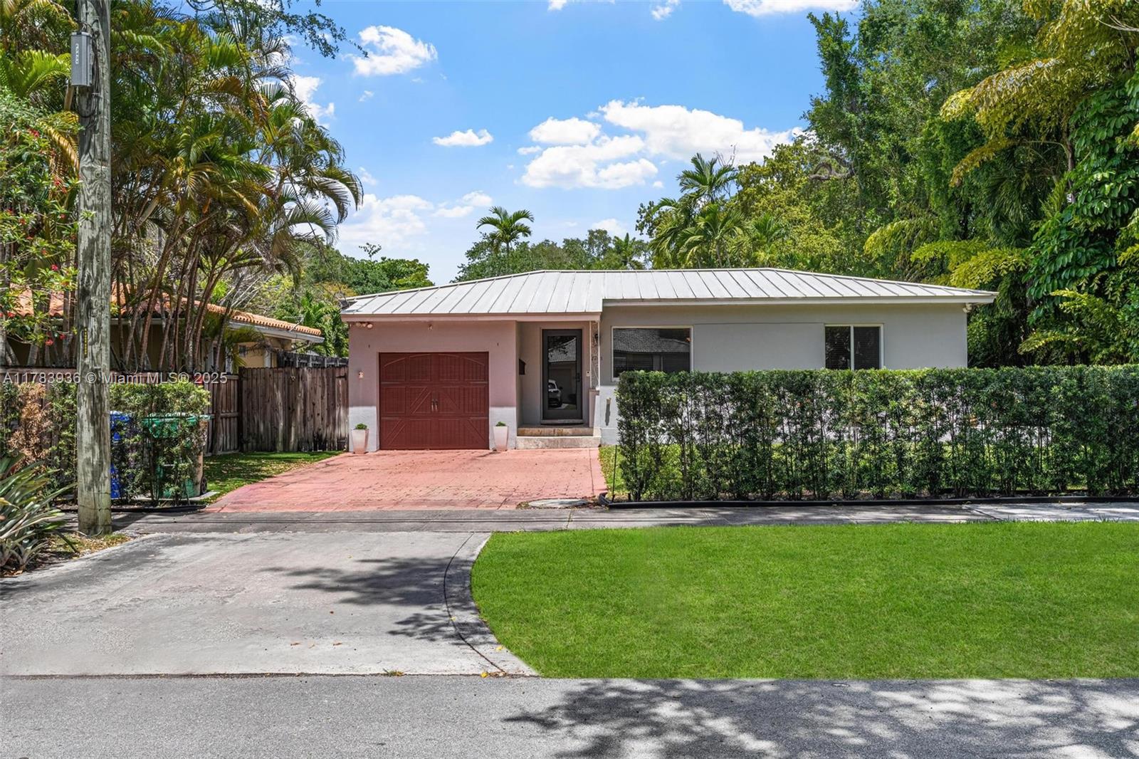 2431 Overbrook St, Coconut Grove, Florida image 30