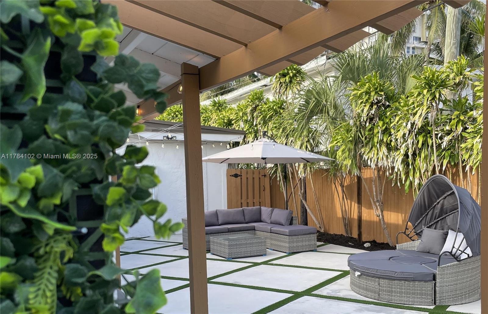 3313 SE 3rd St, Pompano Beach, Florida image 2