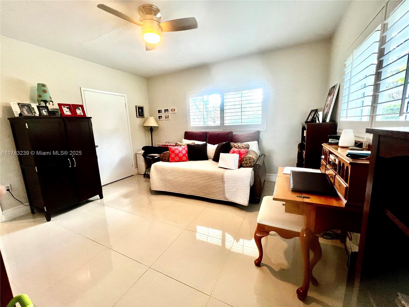 Listing Photo 12