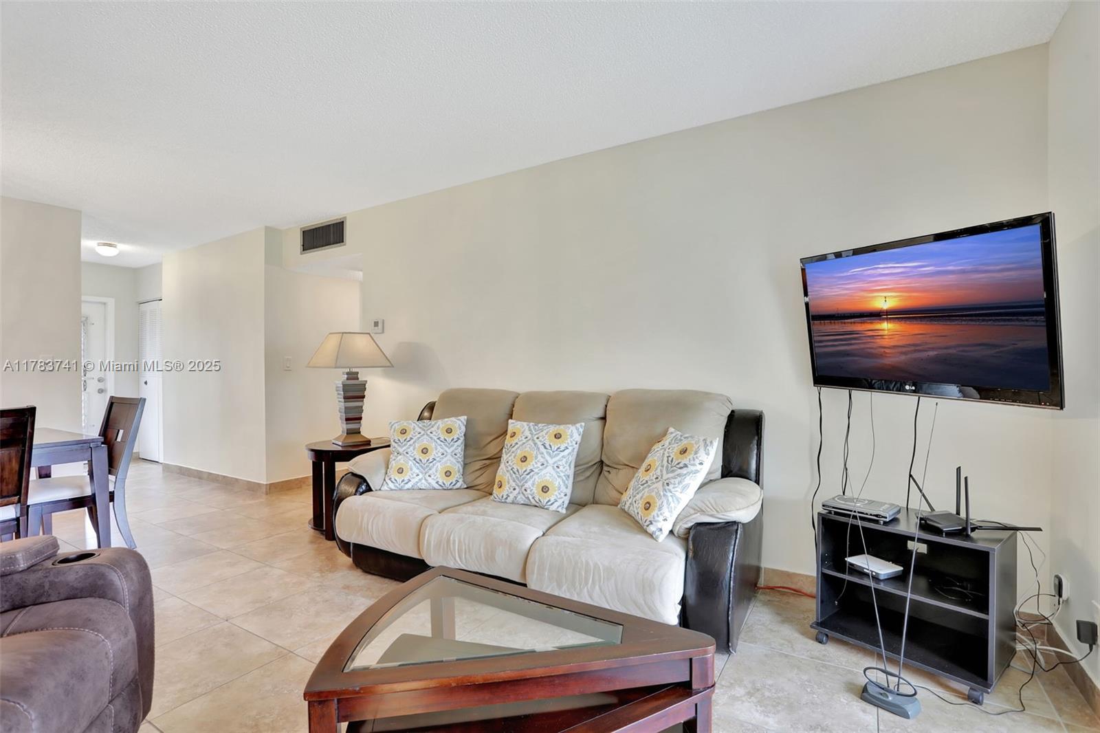 Residential, Lauderdale Lakes, Florida image 14