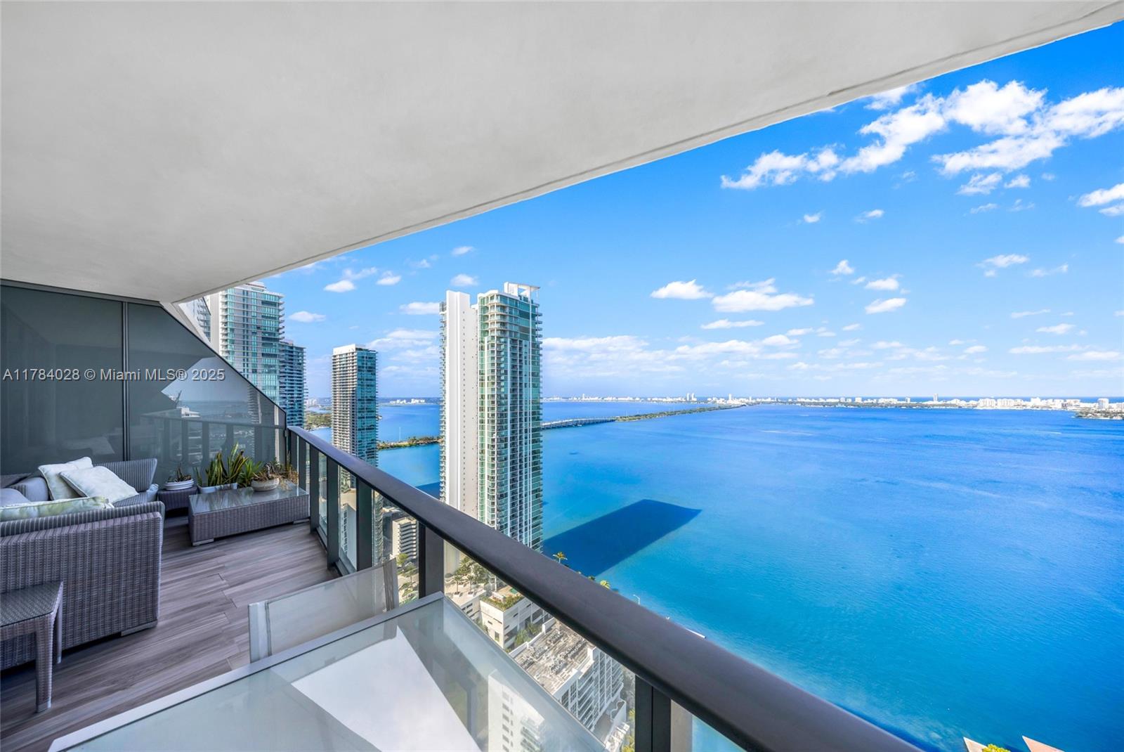 Apartamento para Alugar em Miami, FL