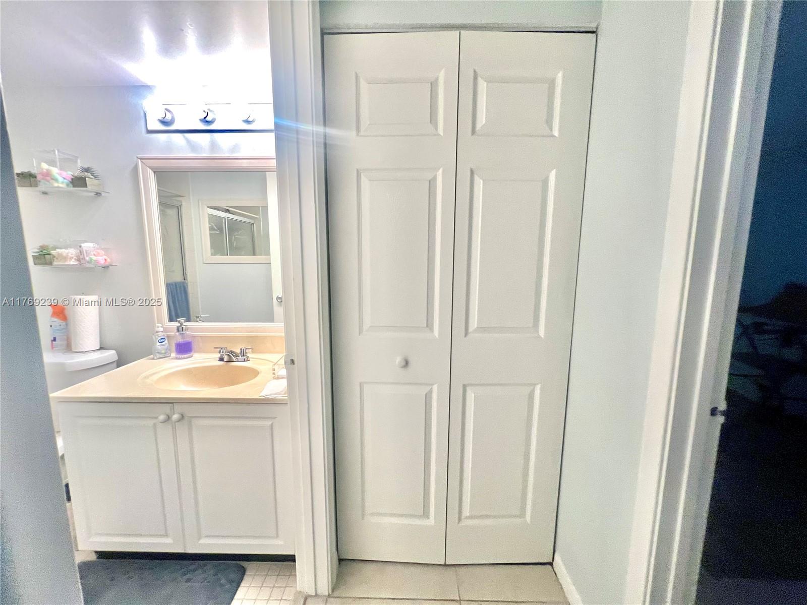 Residential, Pembroke Pines, Florida image 15