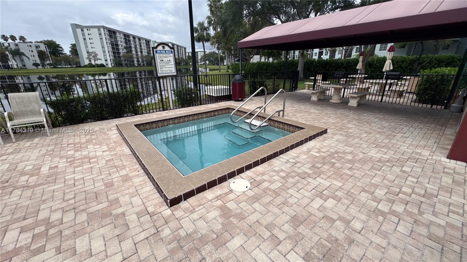 2216 N Cypress Bend Dr 501