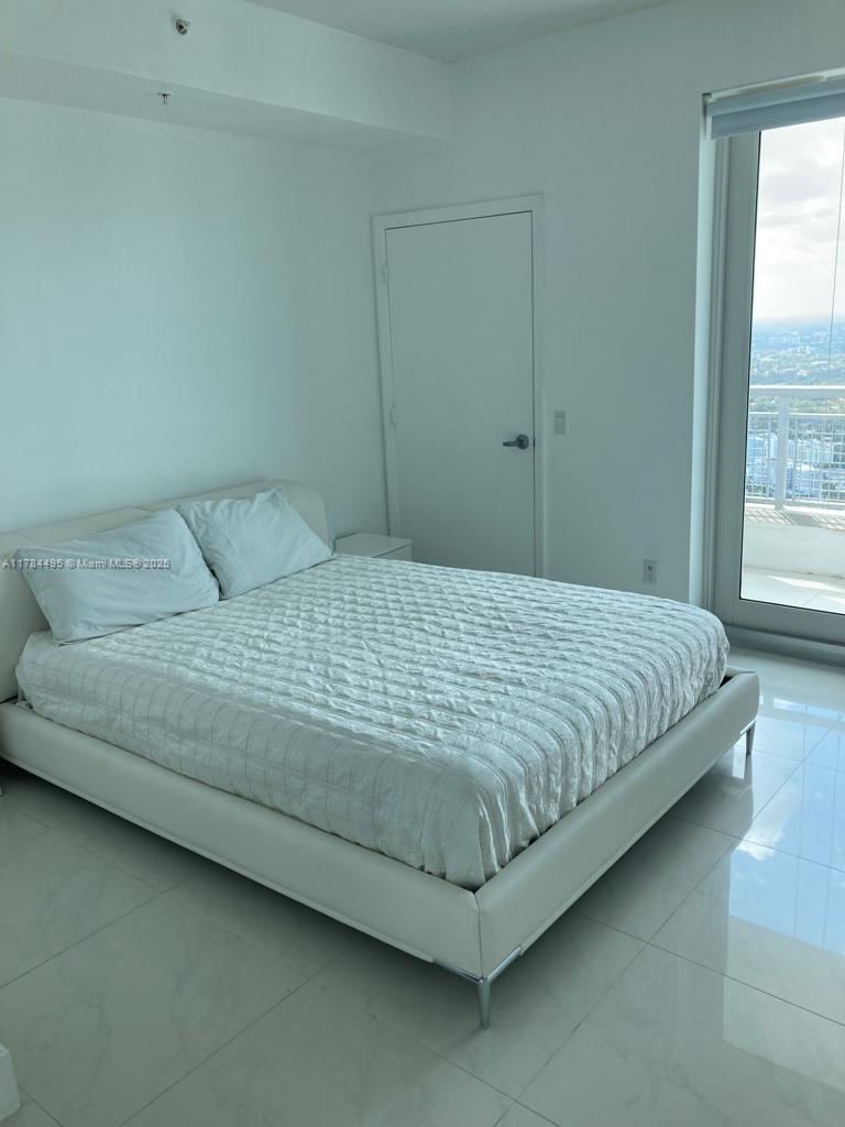 60 SW 13th St #5013, Miami FL 33130