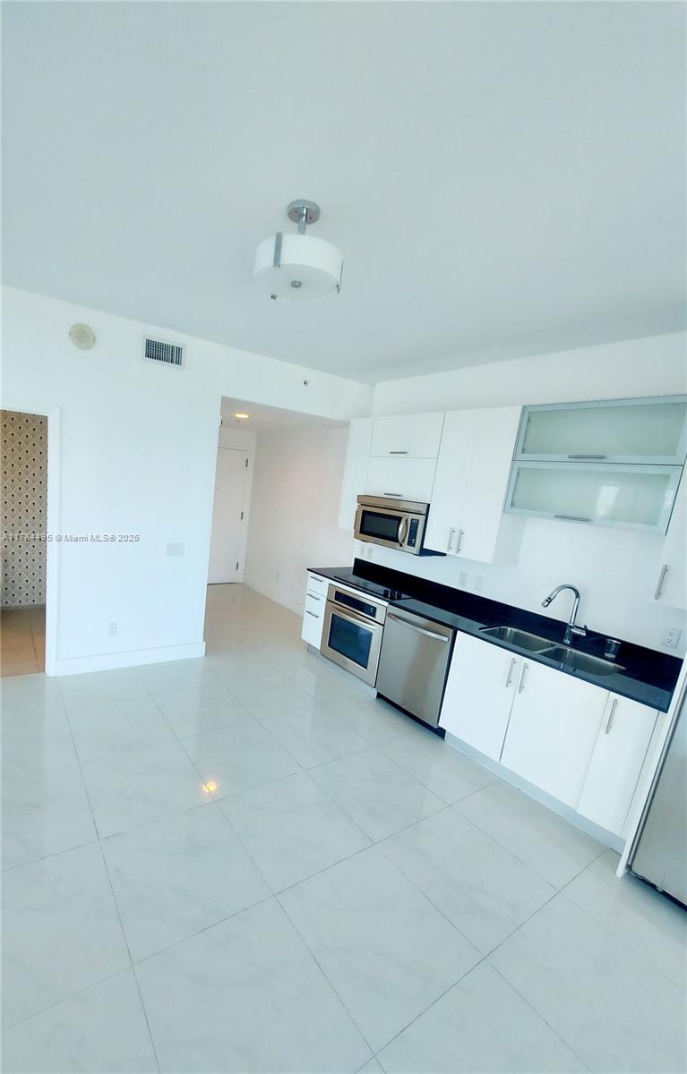 60 SW 13th St #5013, Miami FL 33130