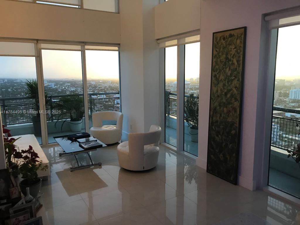 60 SW 13th St #5013, Miami FL 33130