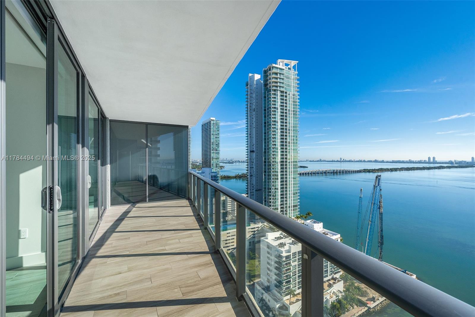 Apartamento à Venda em Miami, FL