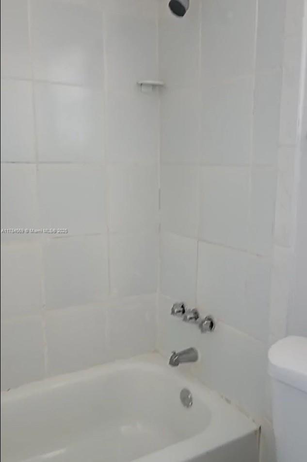 5831 Blueberry Ct #80, Lauderhill, Florida image 6