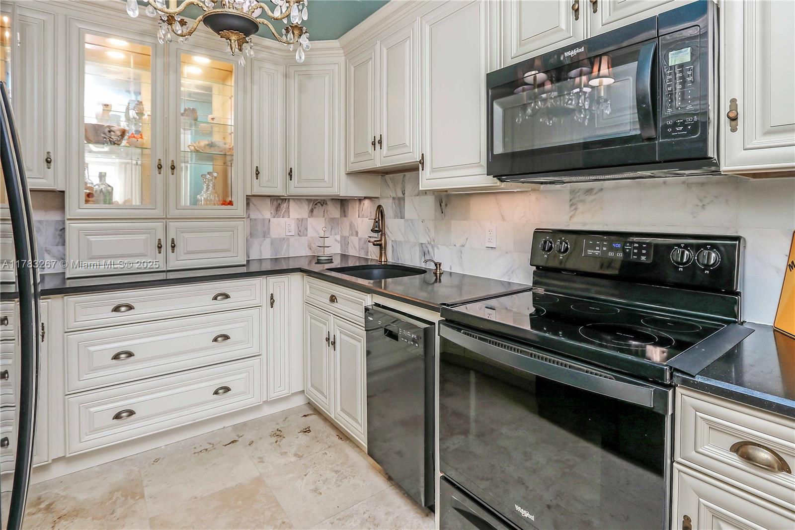 1811 Jefferson St #203, Hollywood, Florida image 2