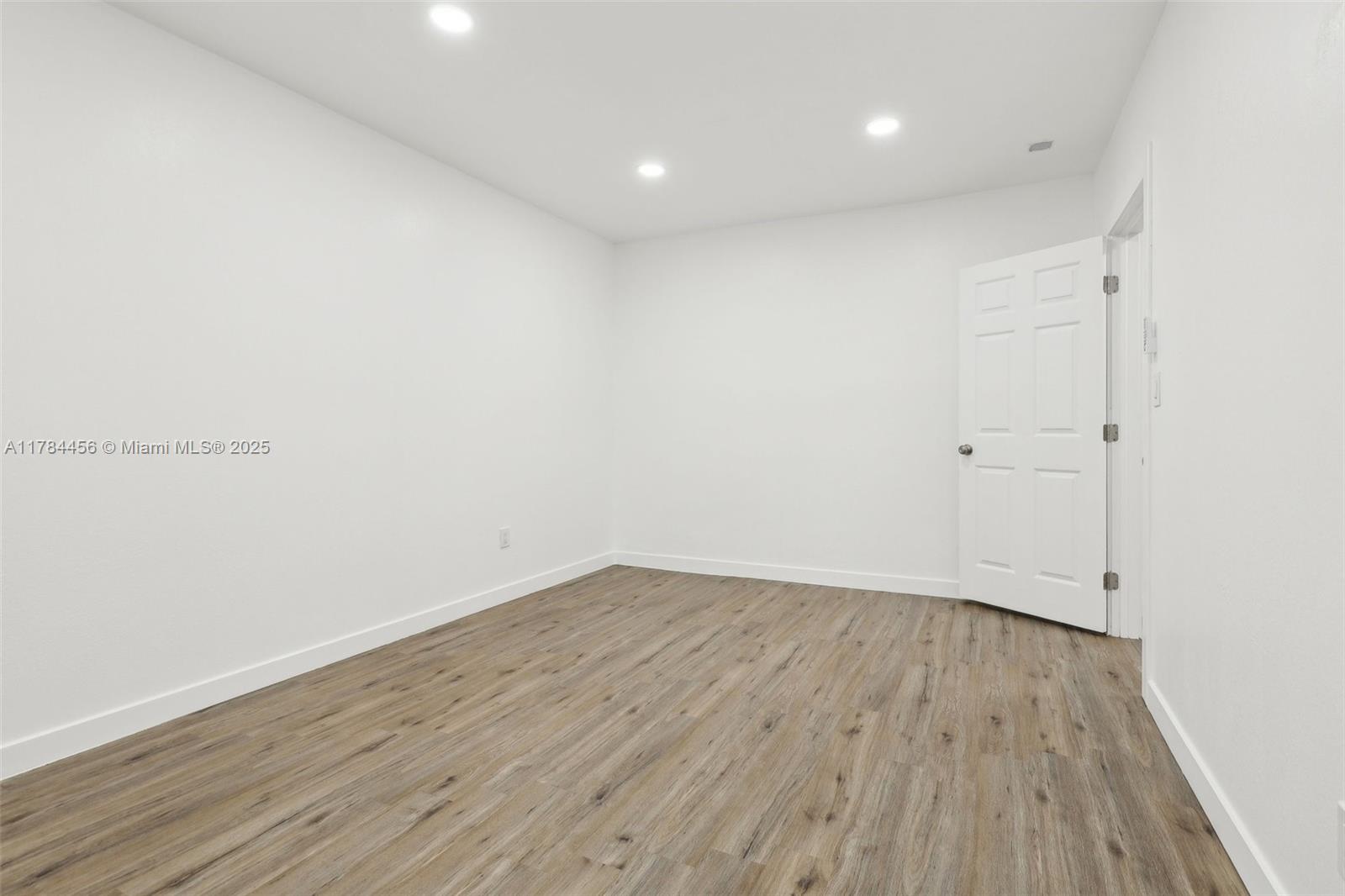 7420 Mckinley St, Hollywood, Florida image 31