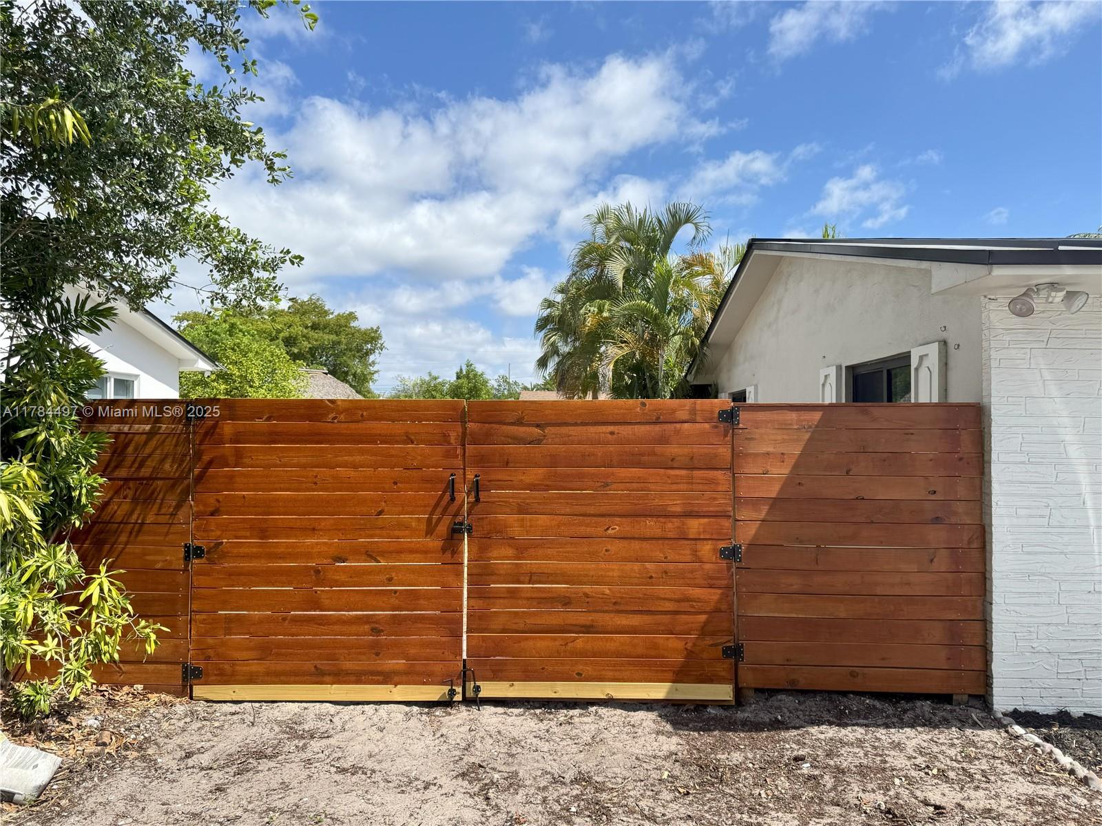 1021 NE 110th St, Biscayne Park, Florida image 27