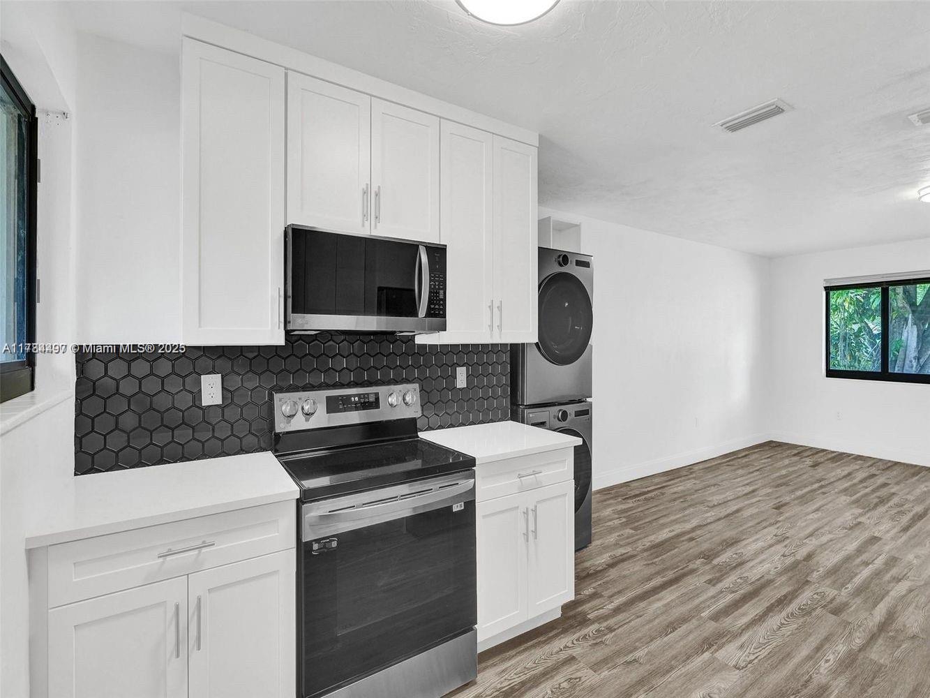 1021 NE 110th St, Biscayne Park, Florida image 6
