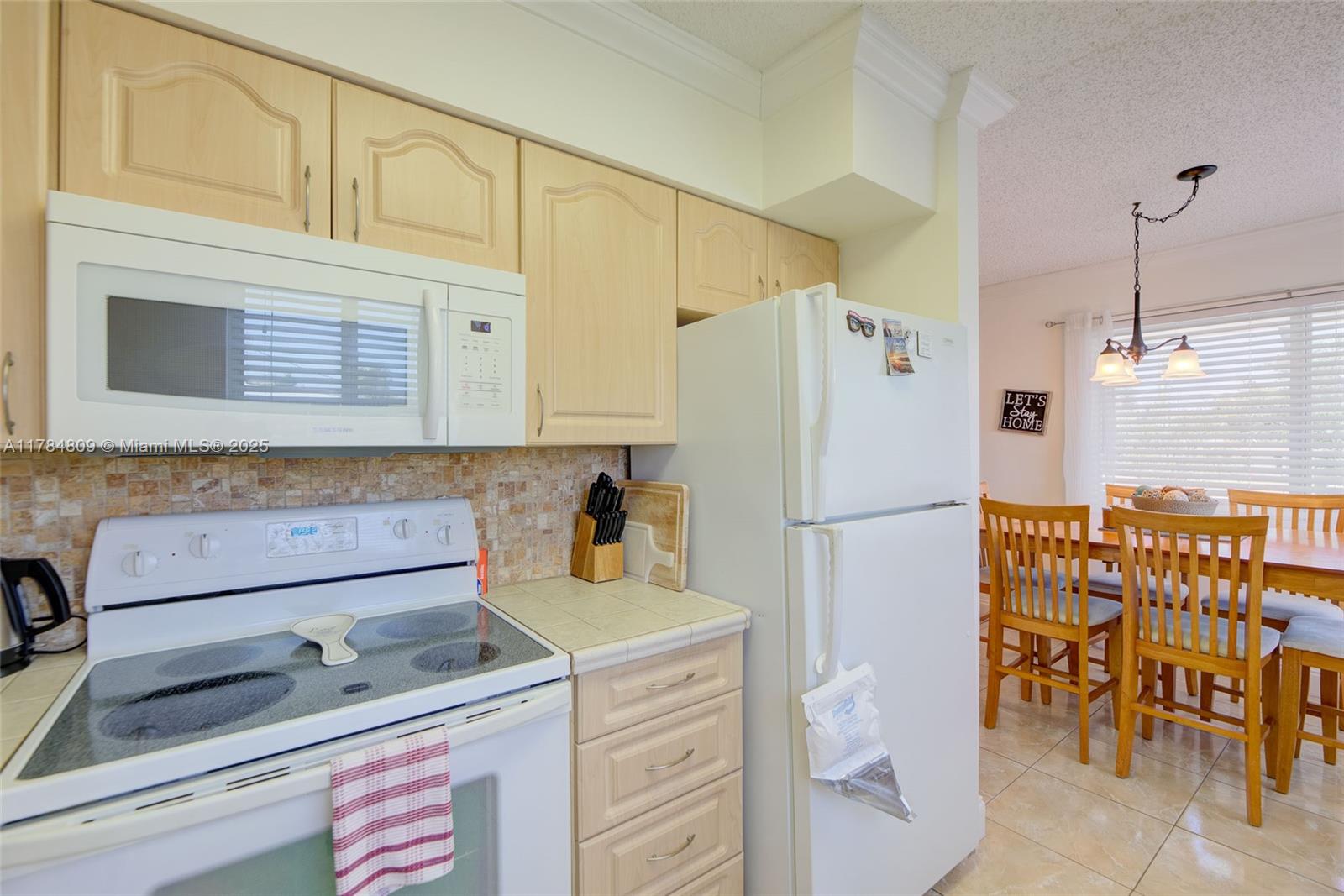 920 SW 10th Ter #12AR, Hallandale Beach, Florida image 1